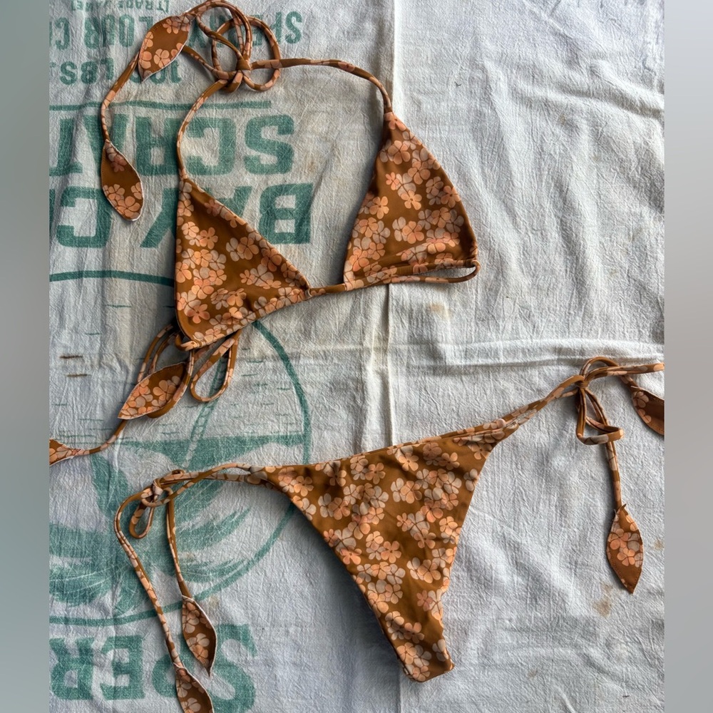 Benoa Lei bikini set small top large bottoms